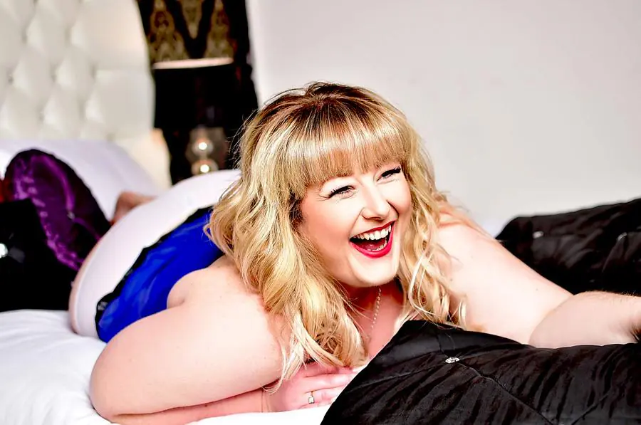 Curves Boudoir Photography Studio